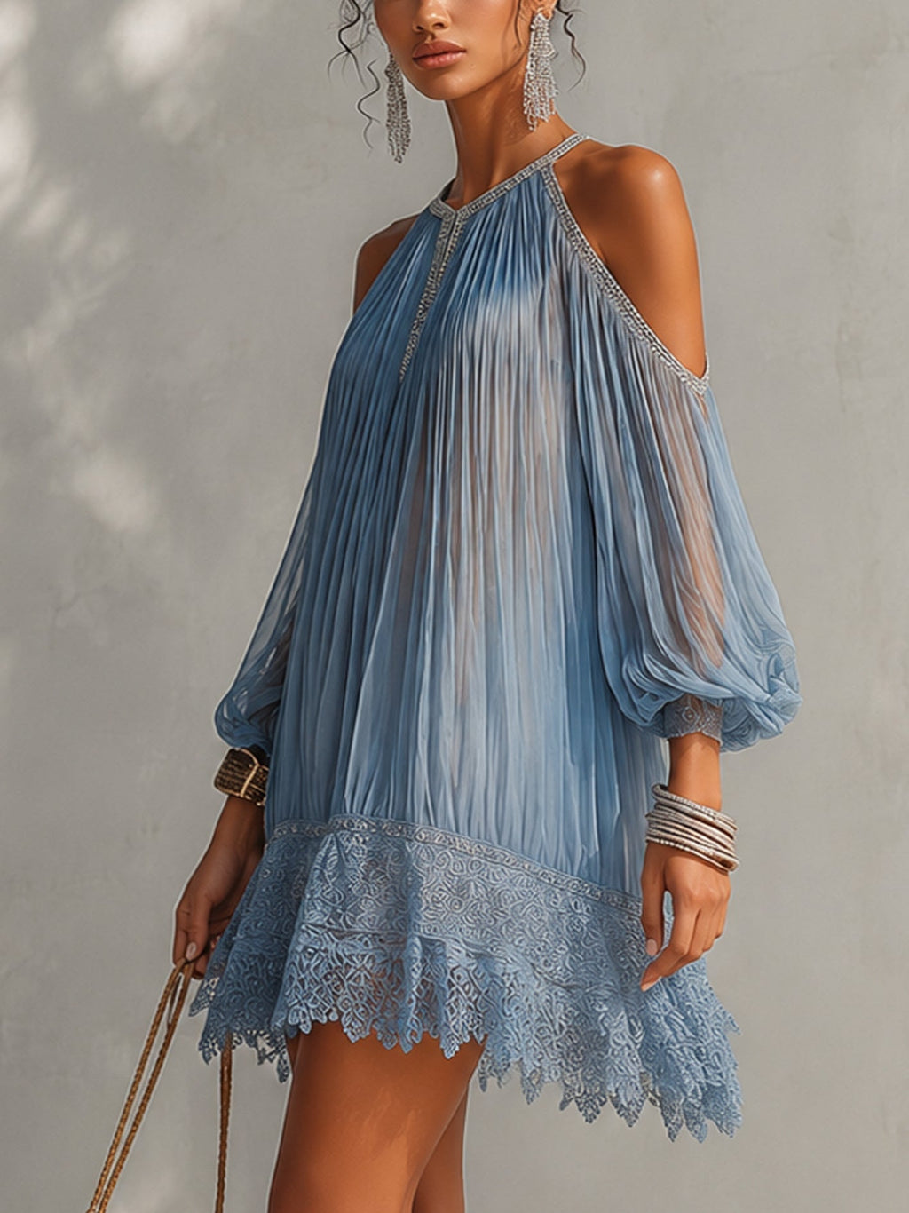 Séraphine | Vestido Mini Azul con Hombros Descubiertos Fruncido y Dobladillo de Encaje