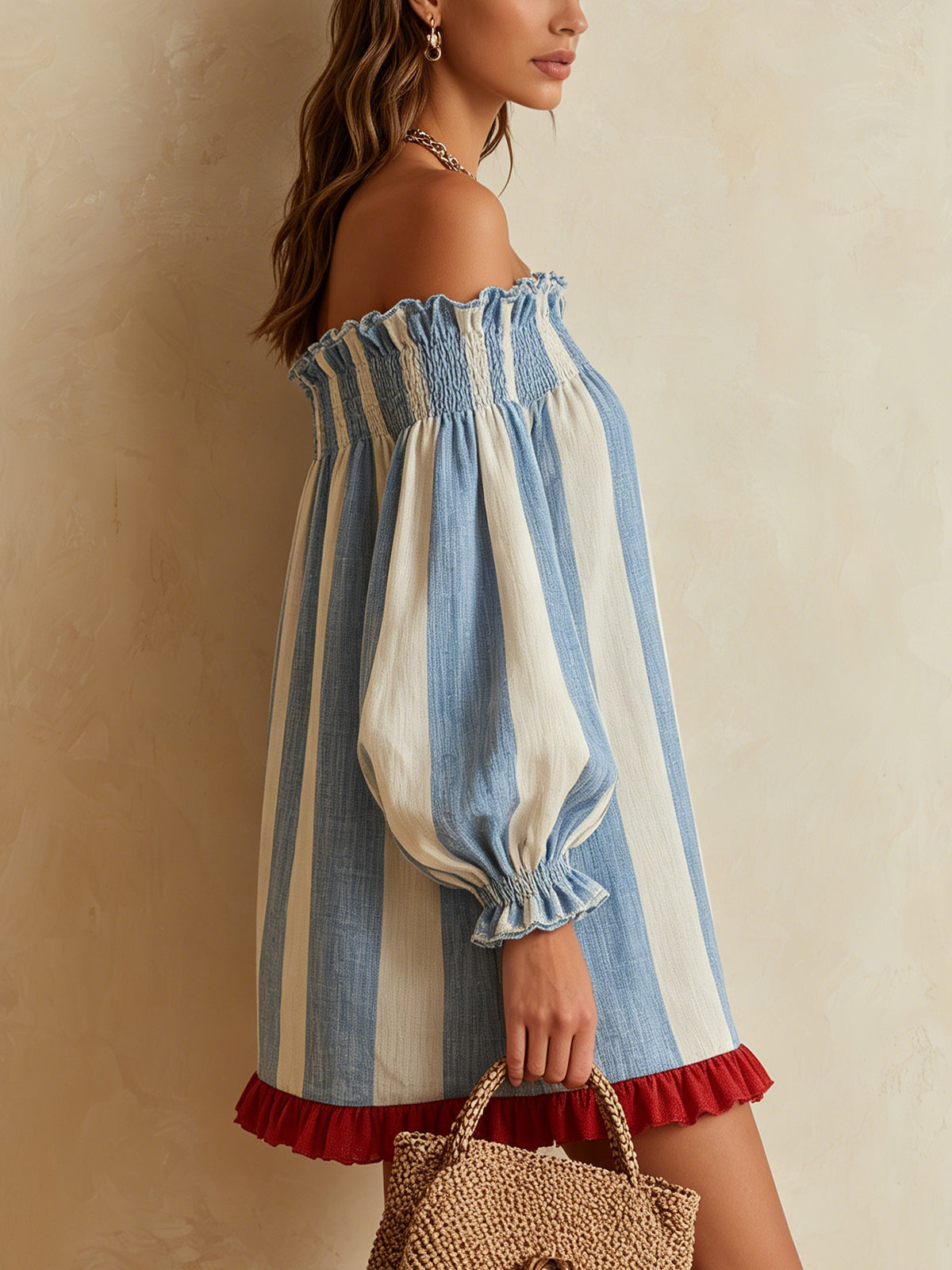 Ondine | Mini Vestido Rayado Azul y Blanco con Hombros Descubiertos y Dobladillo Contrastado