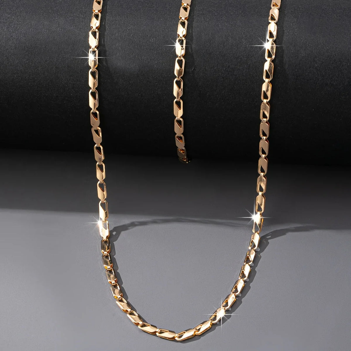 Conjunto de Collar y Pulsera en Oro de 18K Elegante