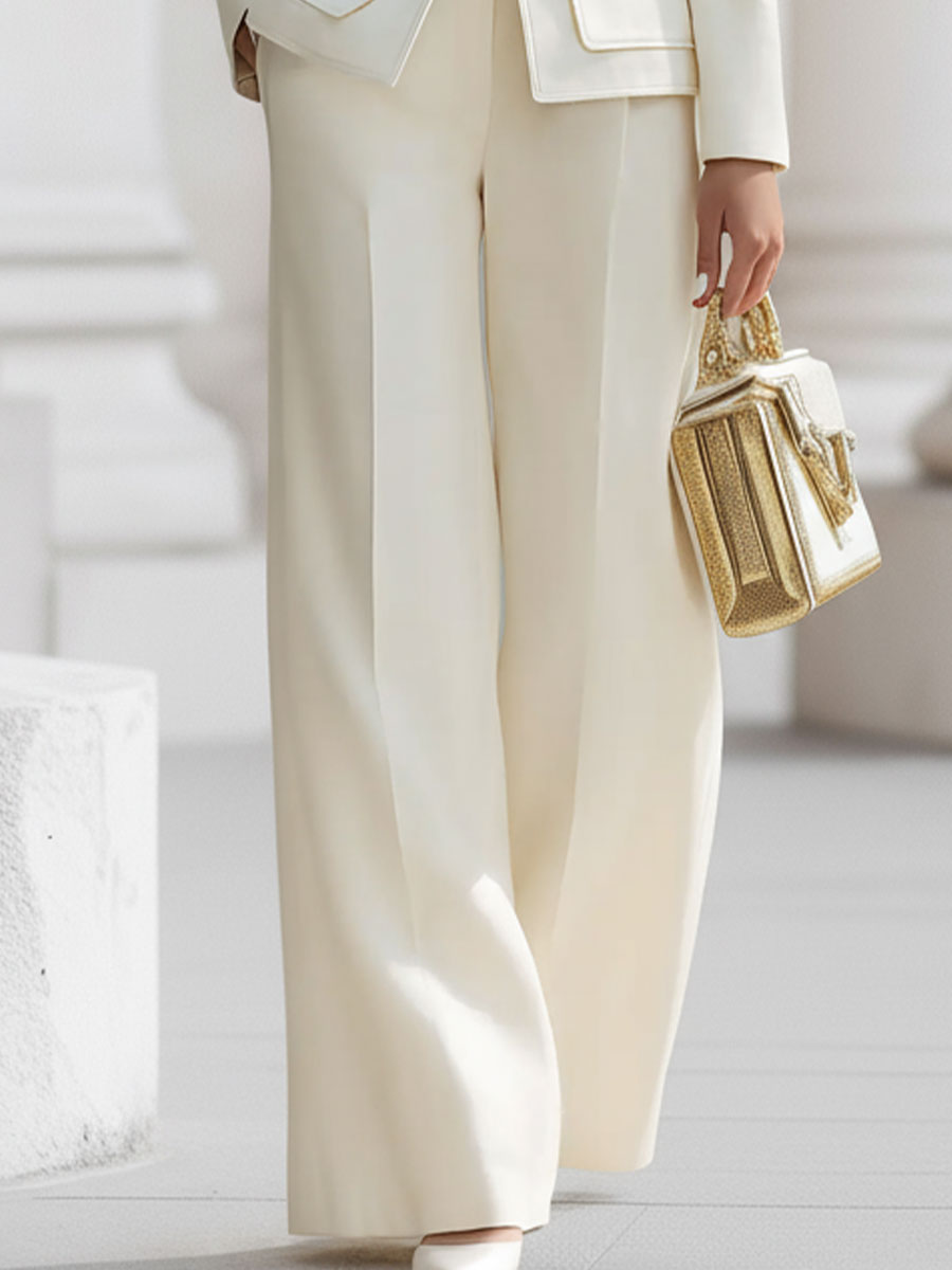 Christina - Completo Elegante in Crema con Accenti Dorati