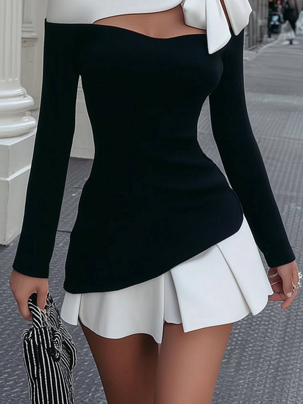 Faustine | Vestido Mini Blanco y Negro con Tirantes y Lazo Cosido