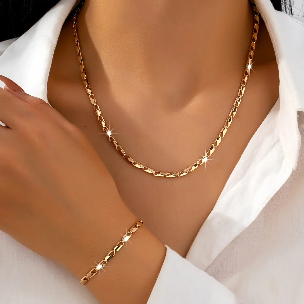 Conjunto de Collar y Pulsera en Oro de 18K Elegante