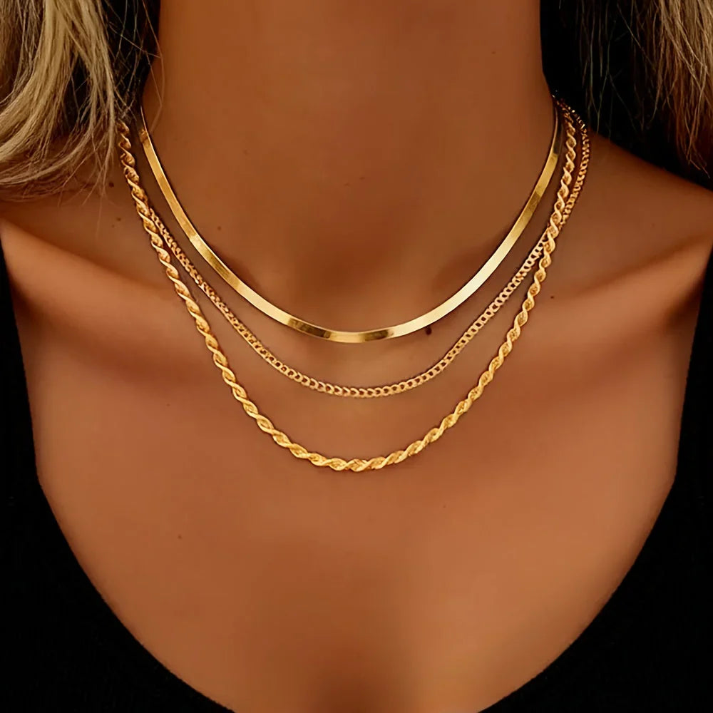 Collar Dorado Multiniveles Elegante