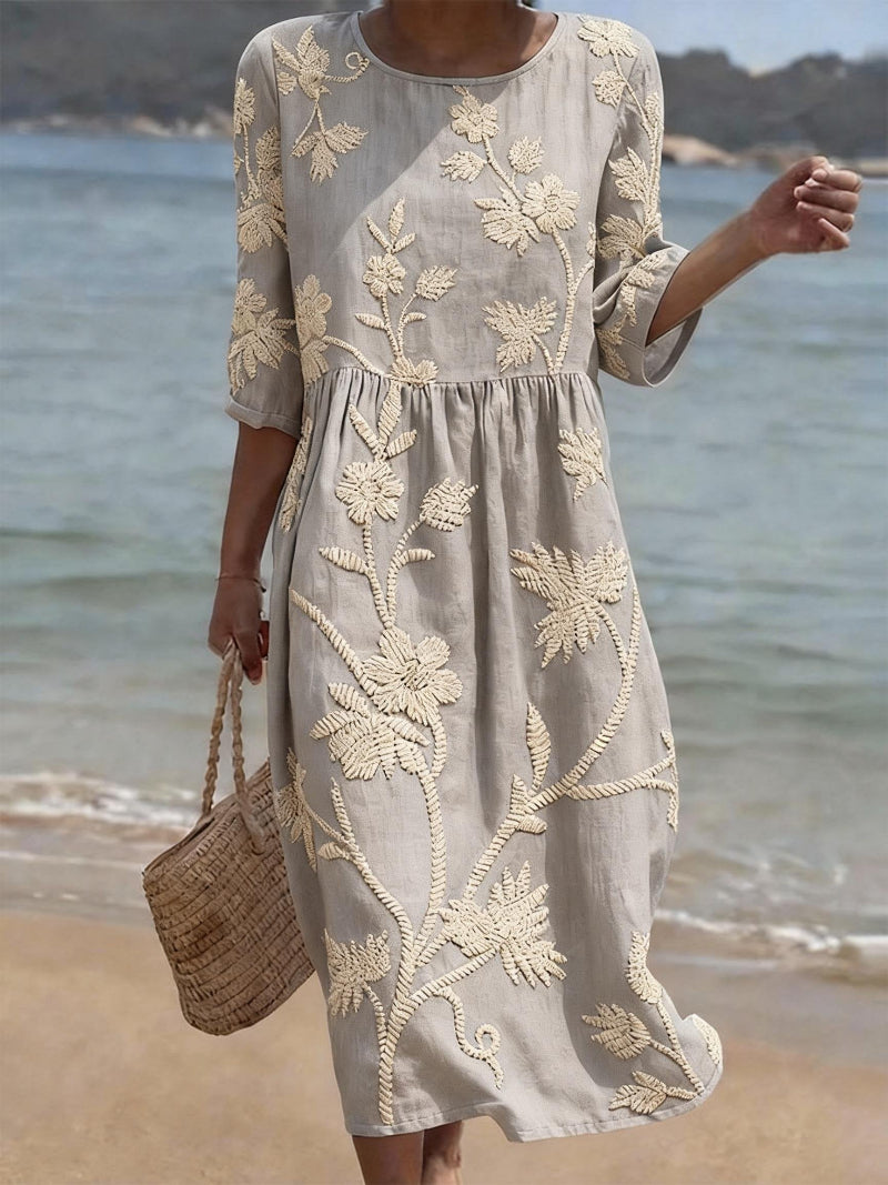 Abito casual da donna con stampa floreale.