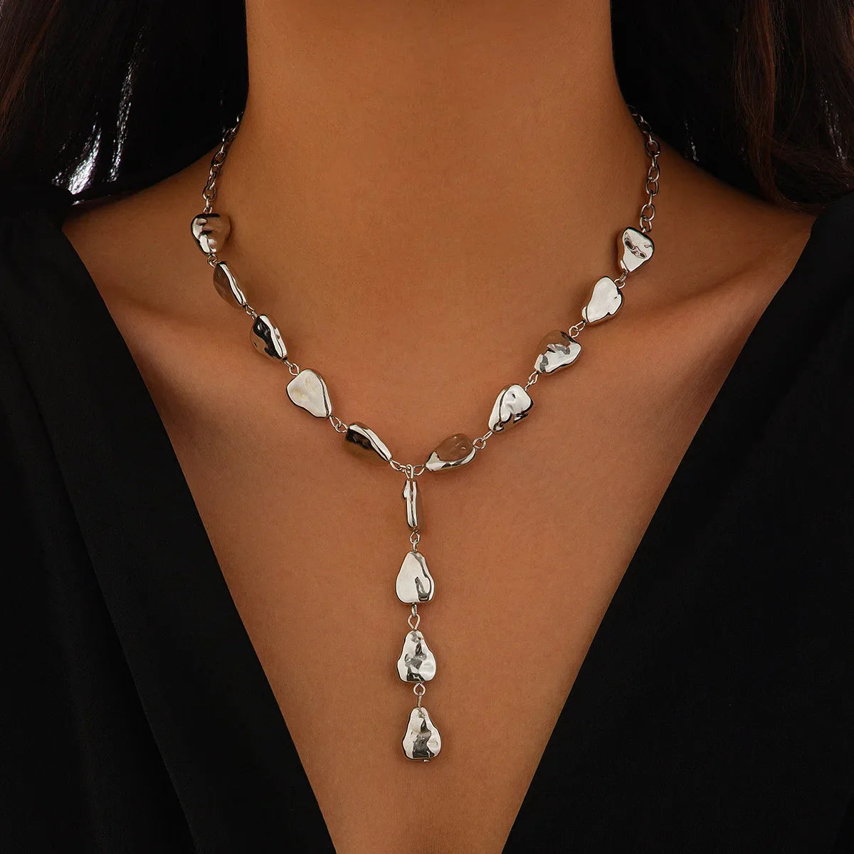 Collana Lariat Ispirata alla Pietra Moderna