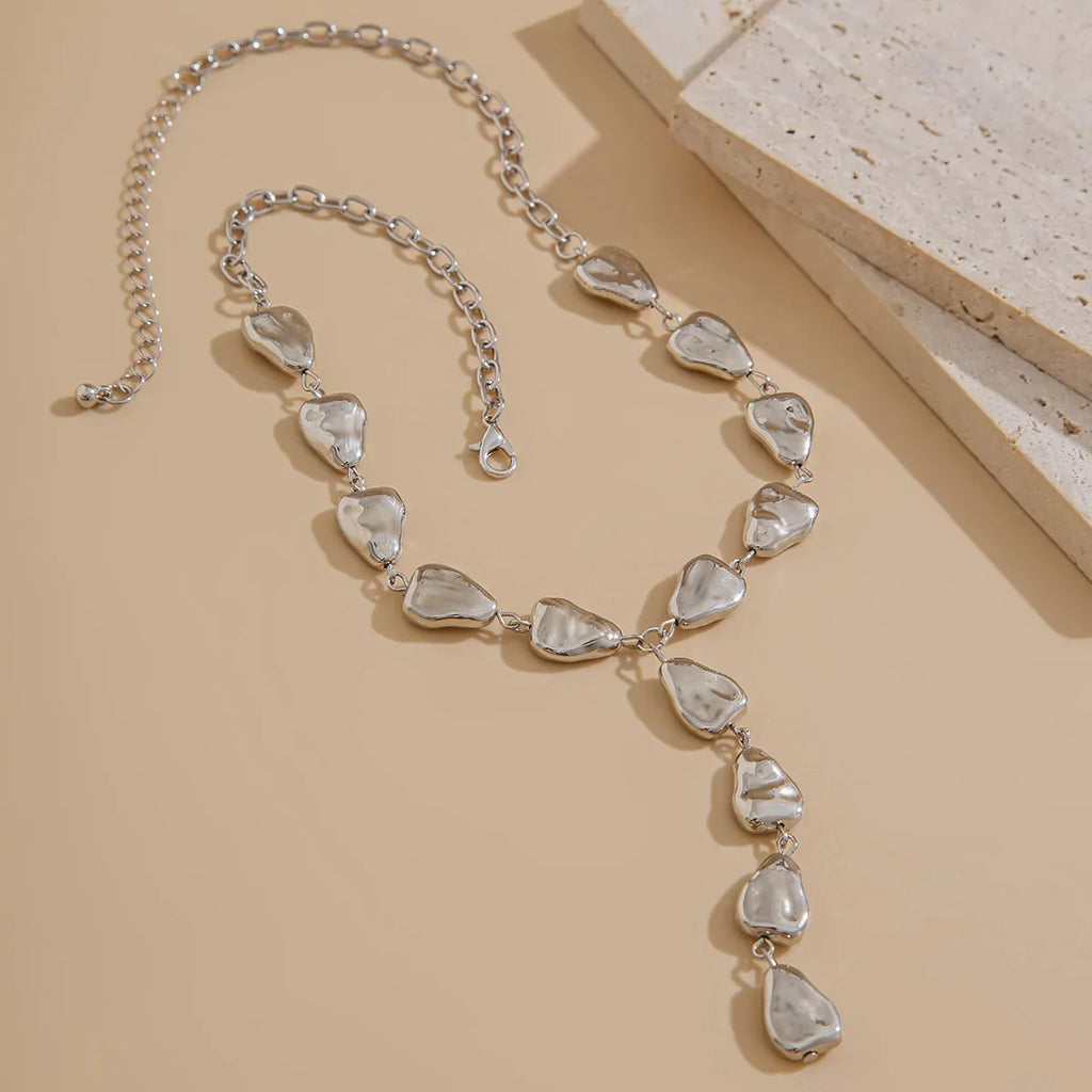 Collana Lariat Ispirata alla Pietra Moderna