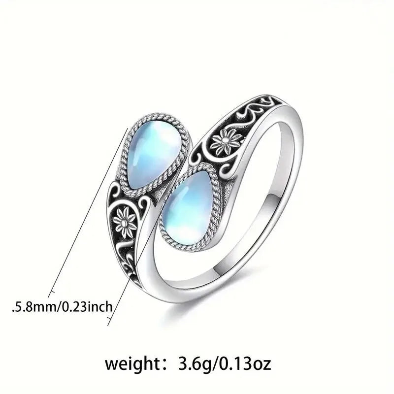 Anillo Elegante con Flor de Piedra Lunar