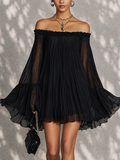 Océane | Vestido Mini Negro con Mangas de Campana y Hombros Descubiertos Fruncidos