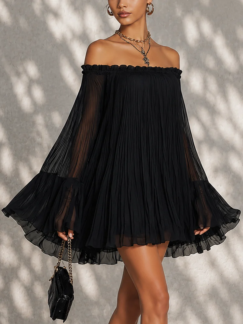 Océane | Vestido Mini Negro con Mangas de Campana y Hombros Descubiertos Fruncidos