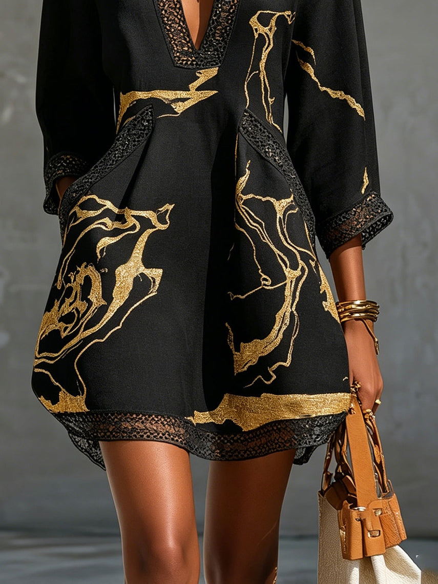 Léonie | Vestido Mini de Encaje de Ganchillo Negro con Motivos Dorados y Escote en V