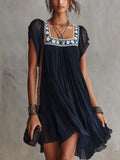 Apolline | Vestido Mini Plisado en Muselina Bordada de Flores Azul Marino
