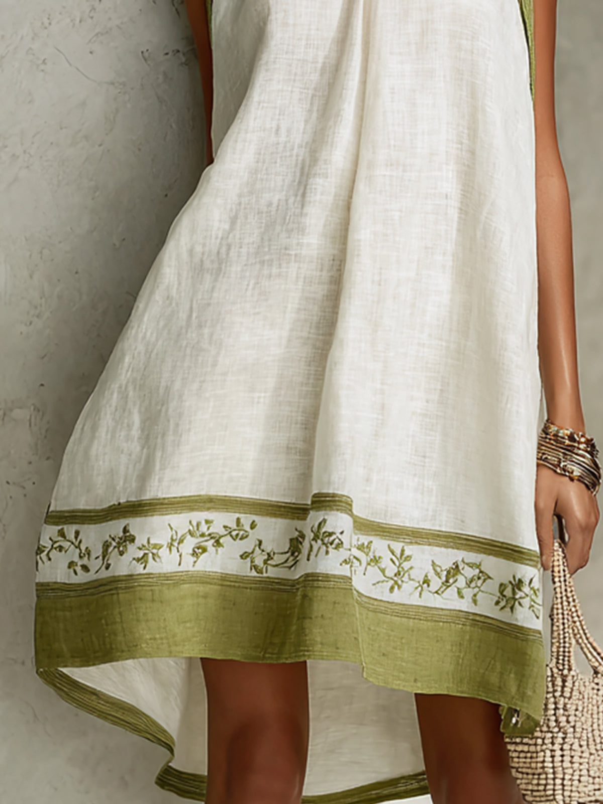 Agathe | Vestido Mini Corte A Sin Mangas Blanco y Verde Oliva con Flores