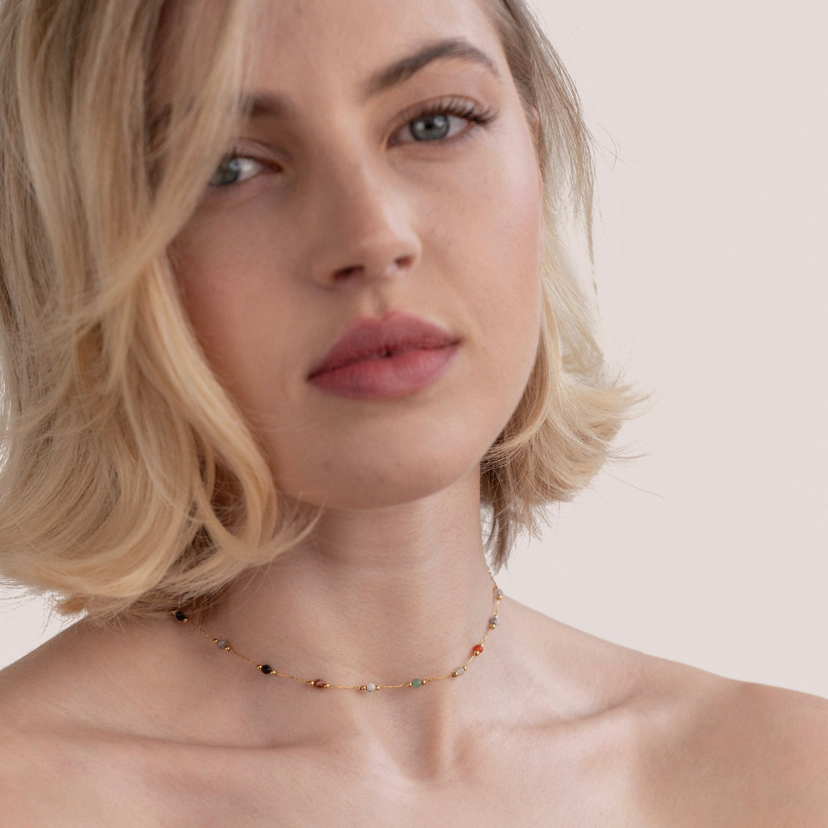 Collier Minimalista con Piedra