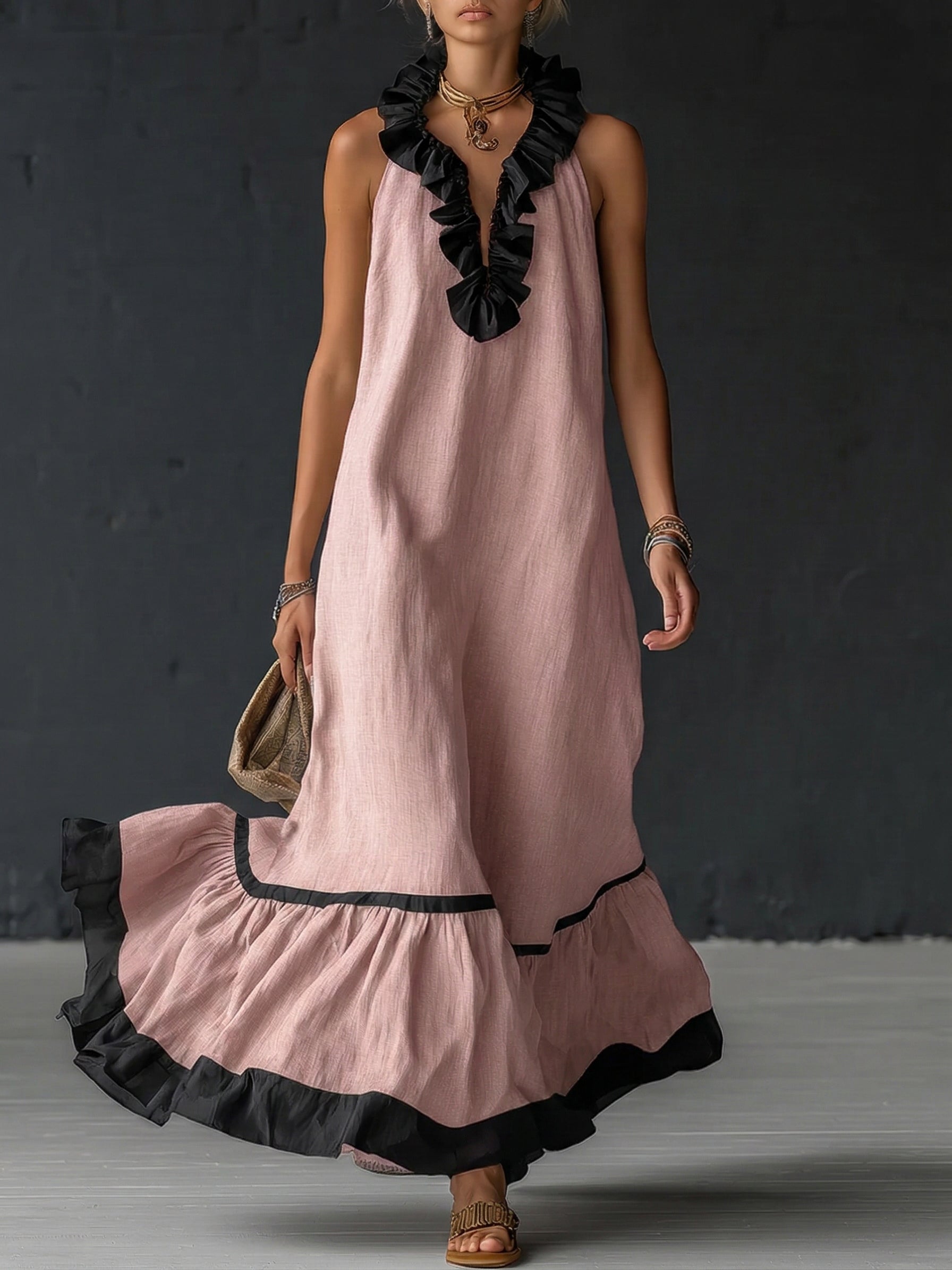 Vestito maxi elegante e romantico con volant e blocchi di colore